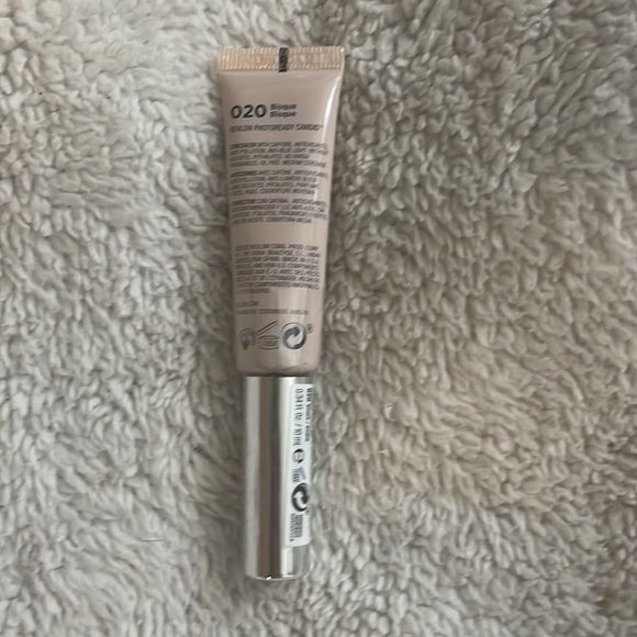 Revlon concealer - Picture 2 of 2